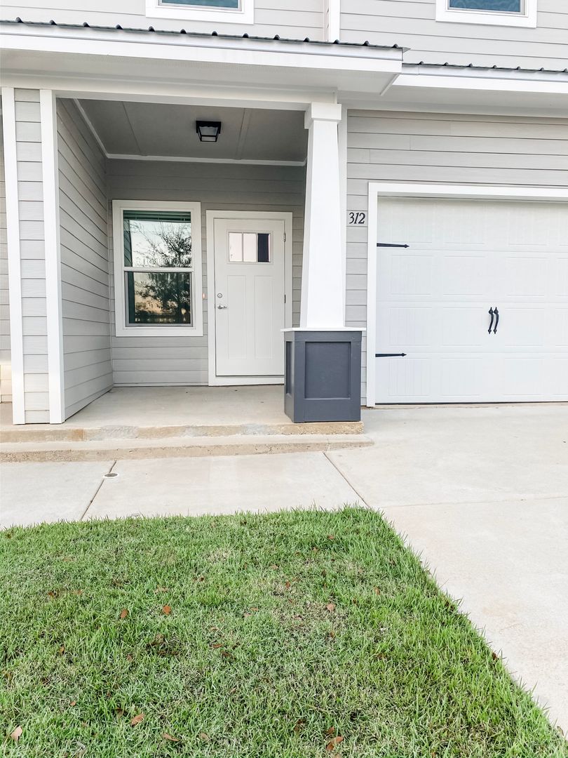 Freeport Townhome: 312 North Sand Palm Road