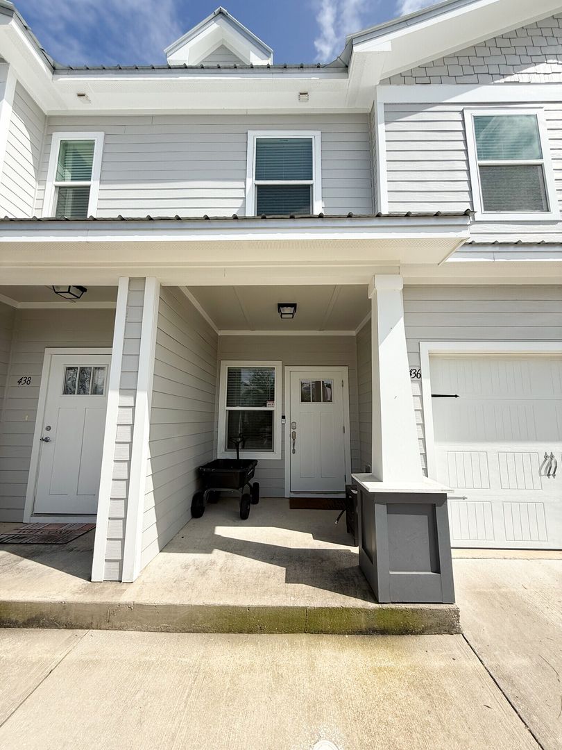 Freeport Townhome: Date Palm Lane 436