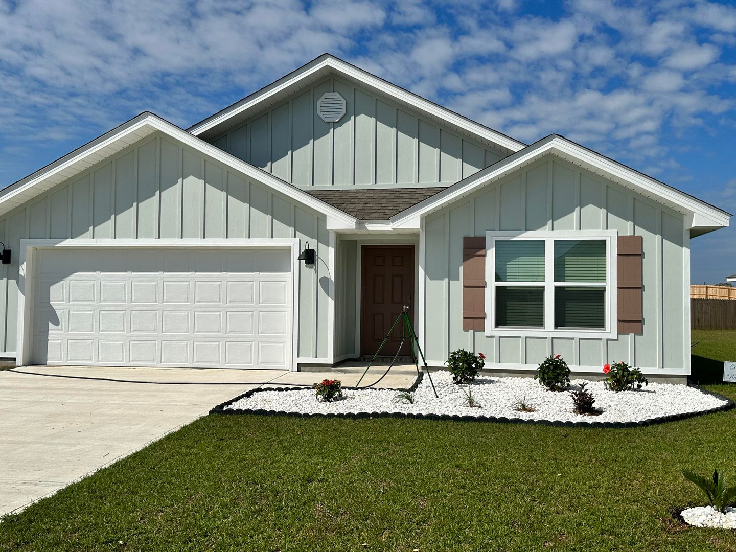 Crestview House: 839 Otto Lp