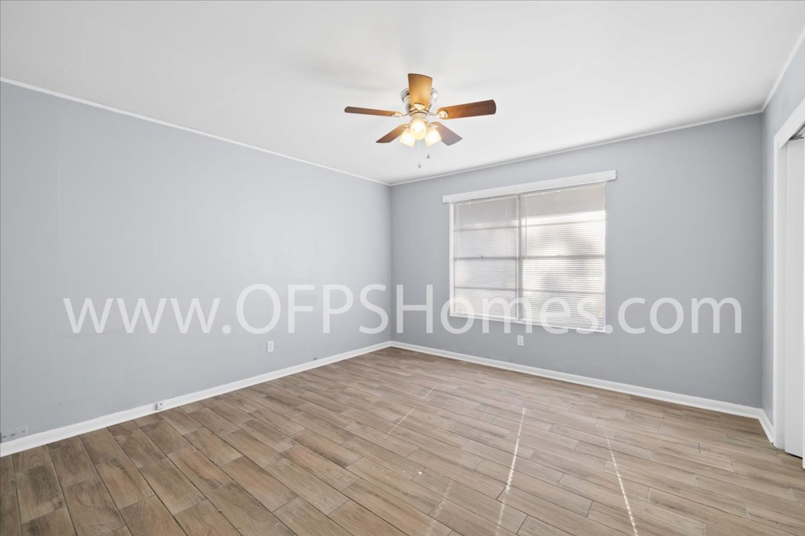 Crestview Apartment: Walnut Avenue