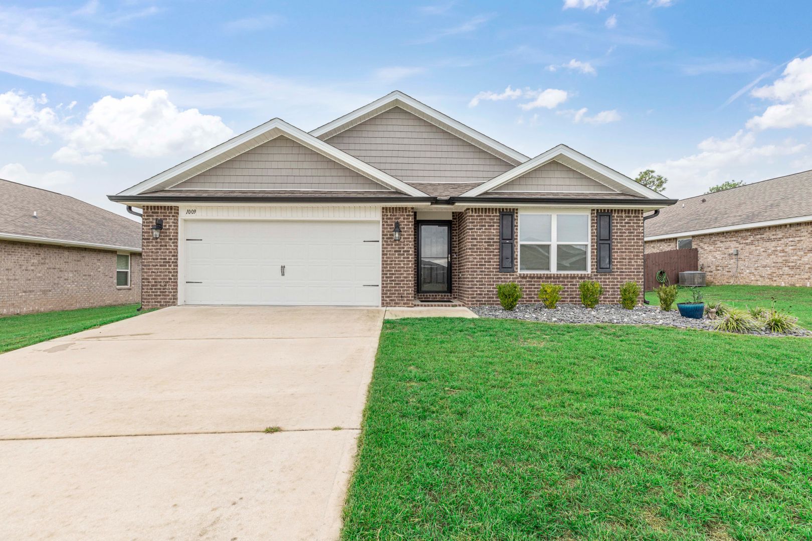 Crestview House: 1009 Limpkin St