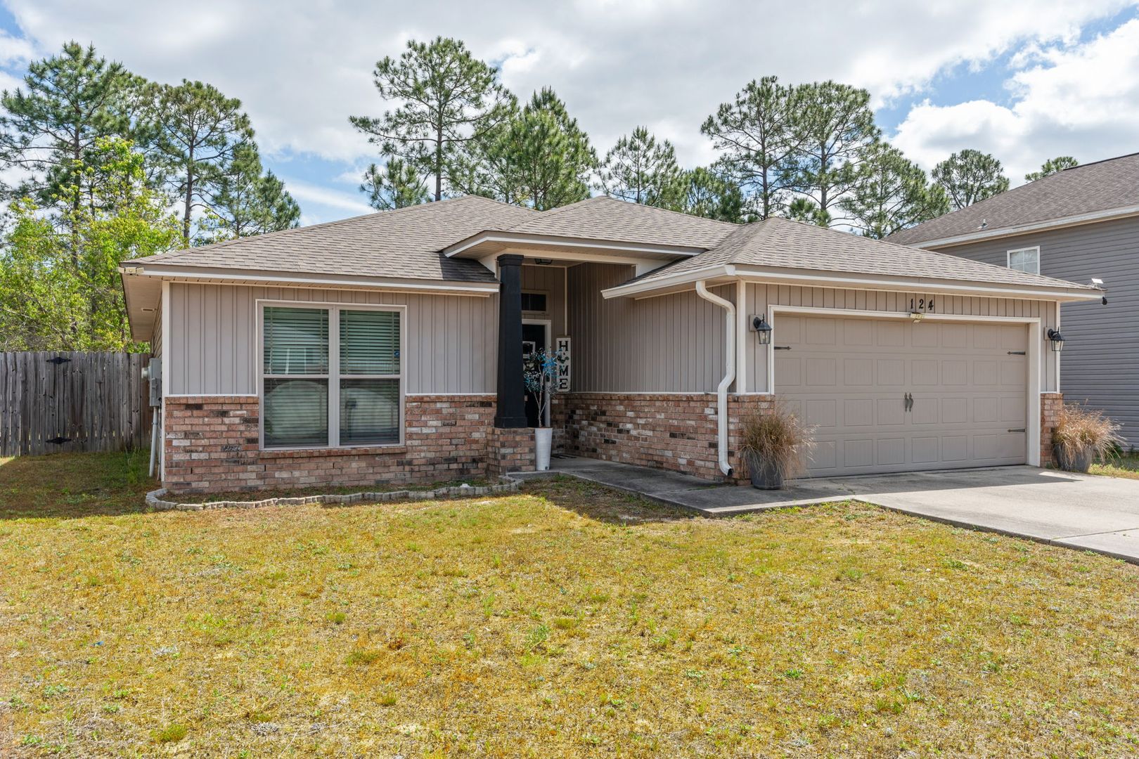 Crestview House: 124 Lillian Way