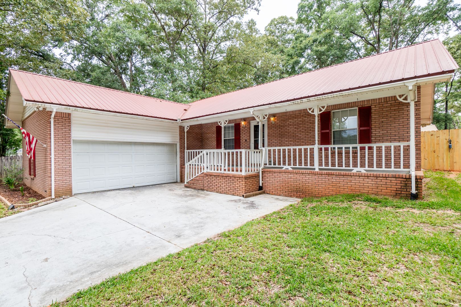 Crestview House: 2823 Lake Silver Road