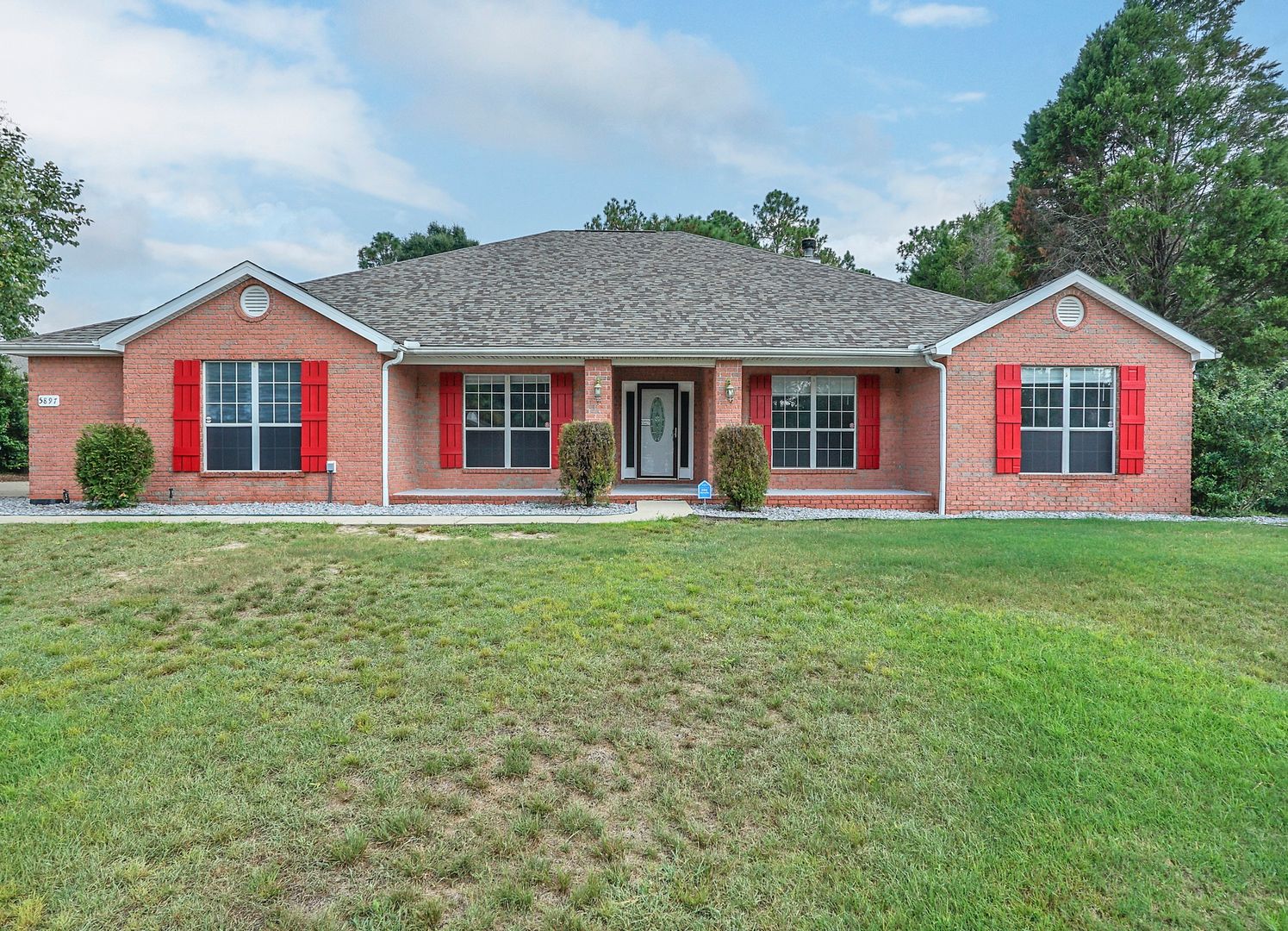 Crestview House: 5897 Saratoga Dr