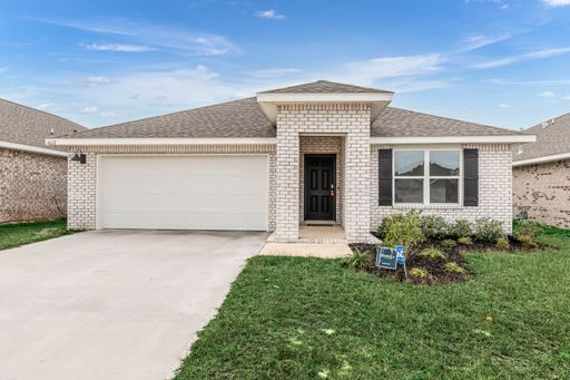 AVAILABLE NOW – 4BR/2BA South Crestview Home – photo 1