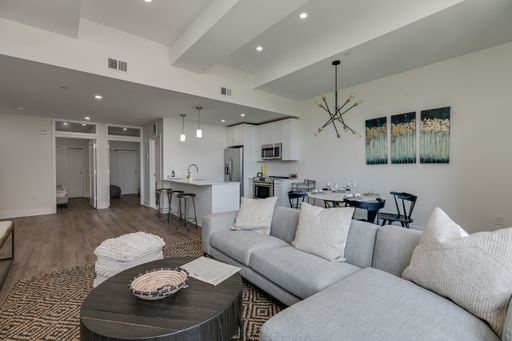 Spacious 2 Bedroom – photo 1