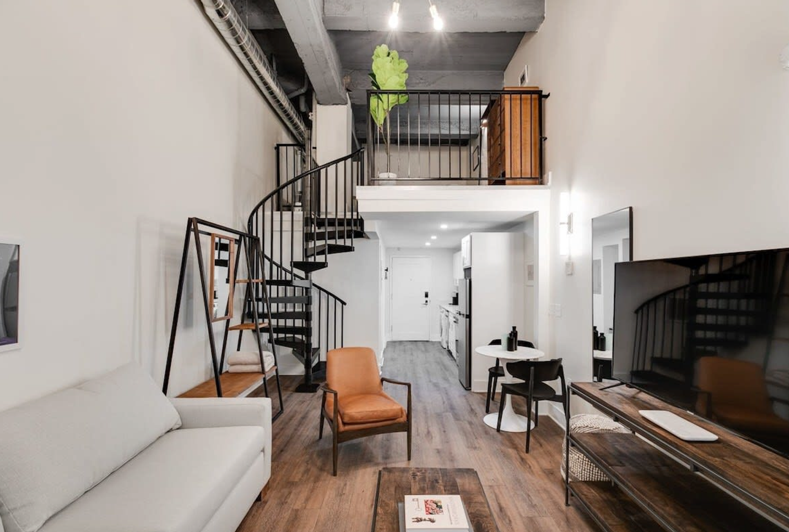 Philadelphia Apartment: 150 S Independence Mall W.