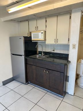 Studio, Utilities included – photo 1