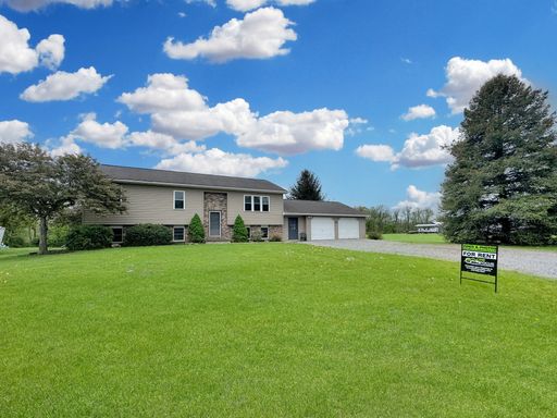 Massive 4BR/3BA Single Family Home - Up to 2 pet welcome! – photo 1