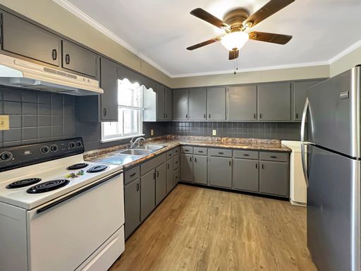Second Floor 2BR/1BA - Pet Friendly! – photo 1