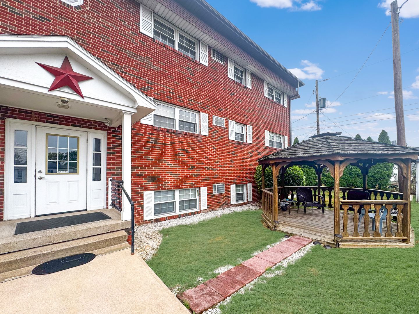 Montoursville Apartment: 802 Chestnut Street