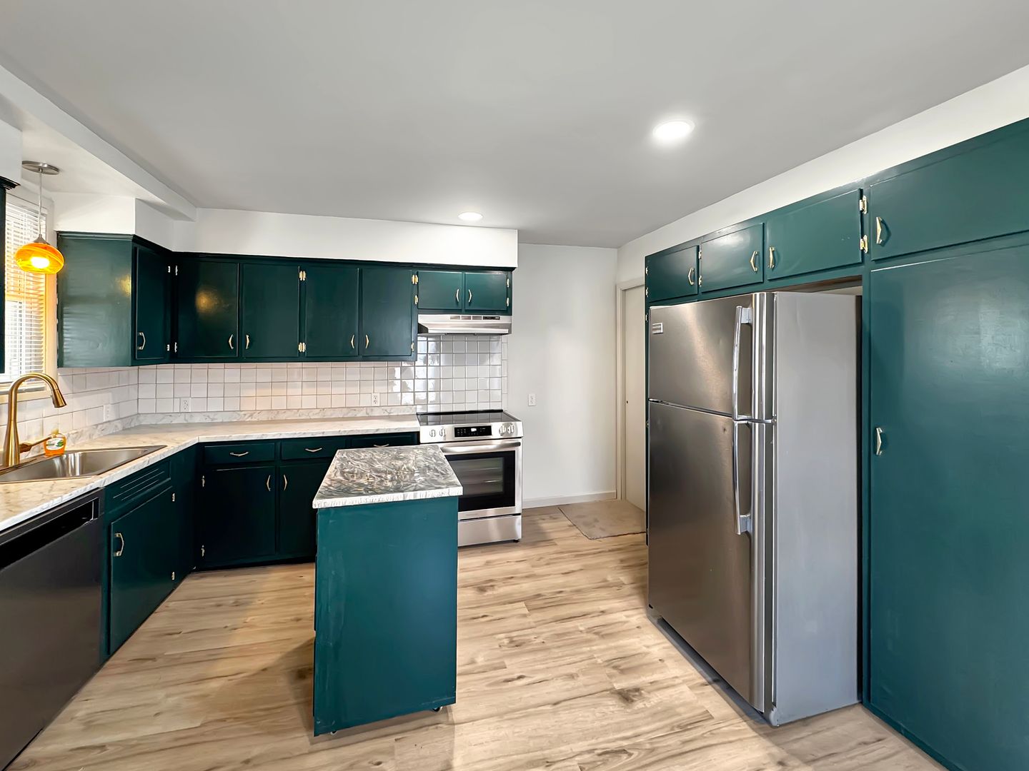 Williamsport Apartment: 2636-2638  W. 4th St.