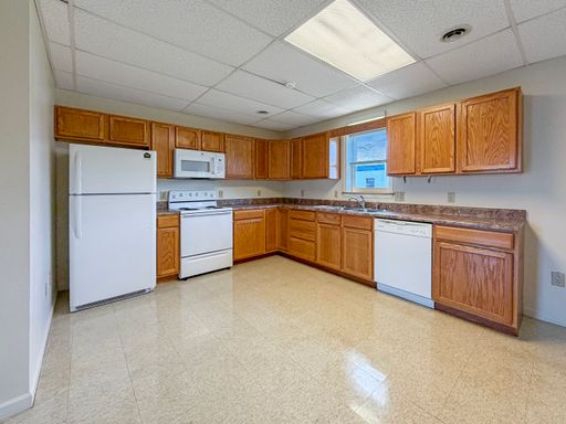 Spacious 4BR/2.5BA Townhome! - Pet Friendly! – photo 1