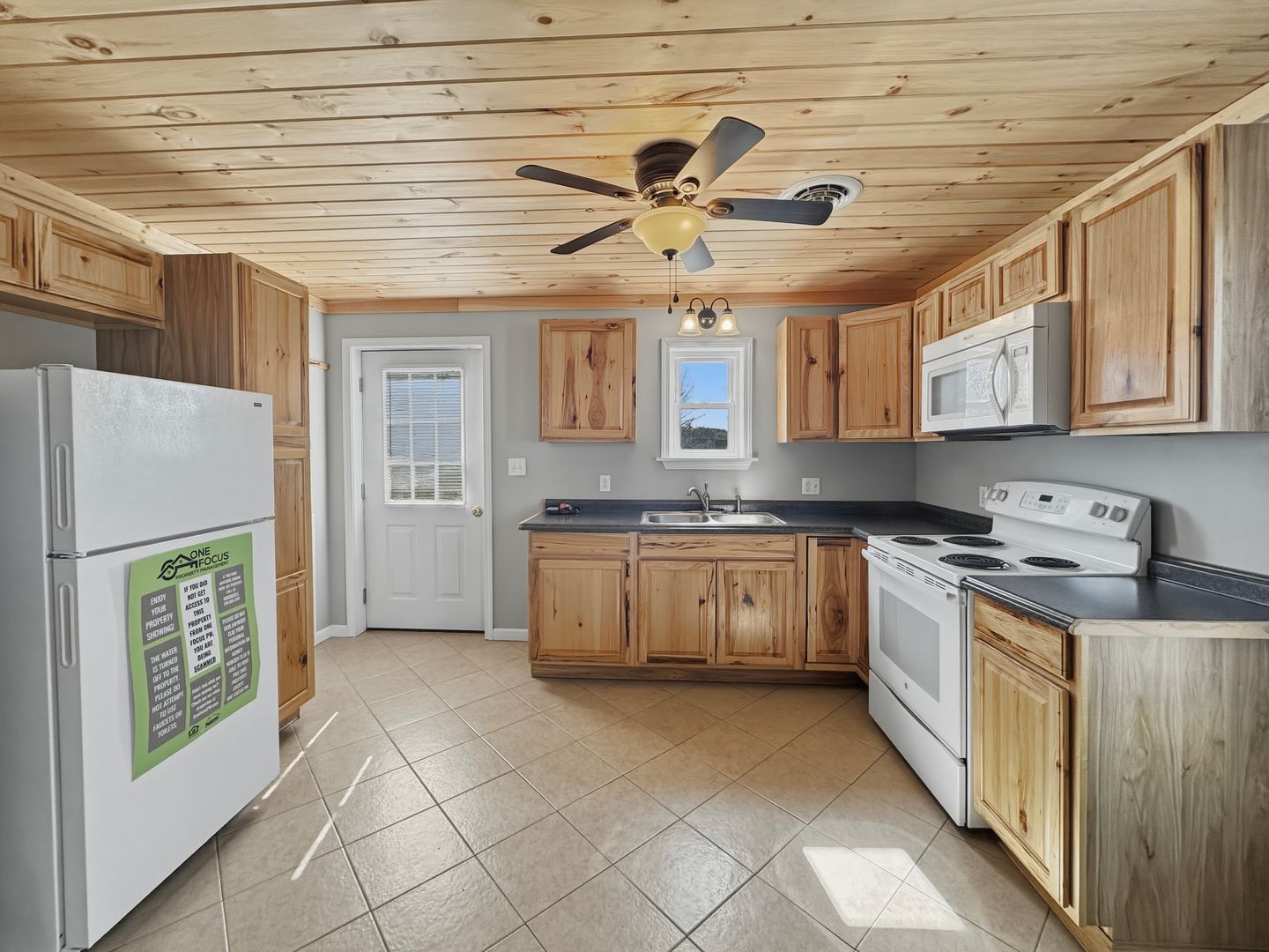 Avis Apartment: 520 Shaw Street