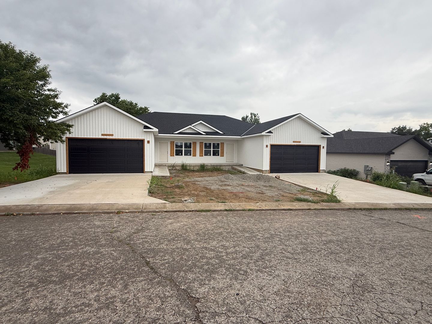St. Joseph Apartment: 11680-11682 Ridgeway Court