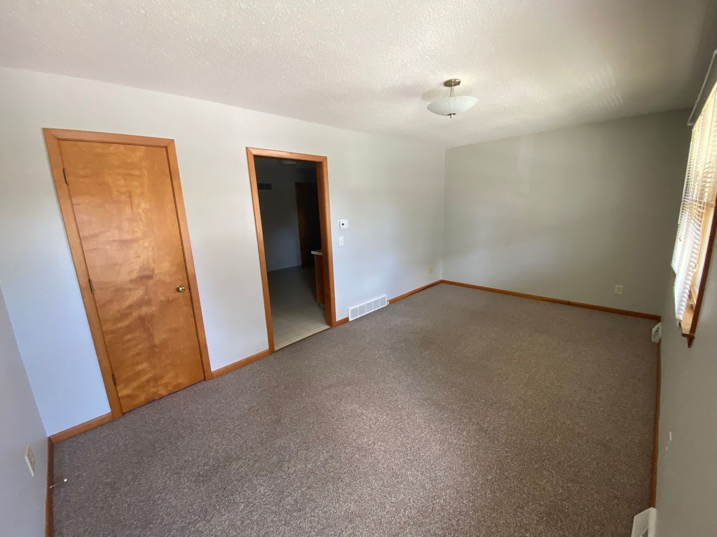 Savannah Apartment: 302 South 4th St