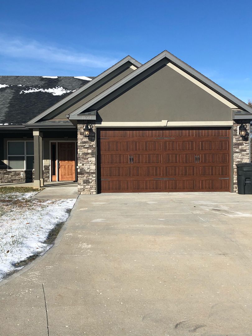 Saint Joseph Townhome: 11661 Ridgeway Ct