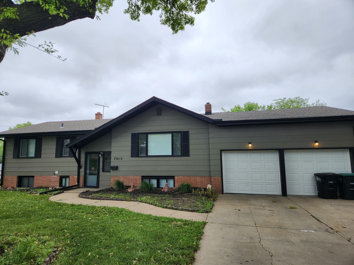 Omaha House: 7815 Grover Street