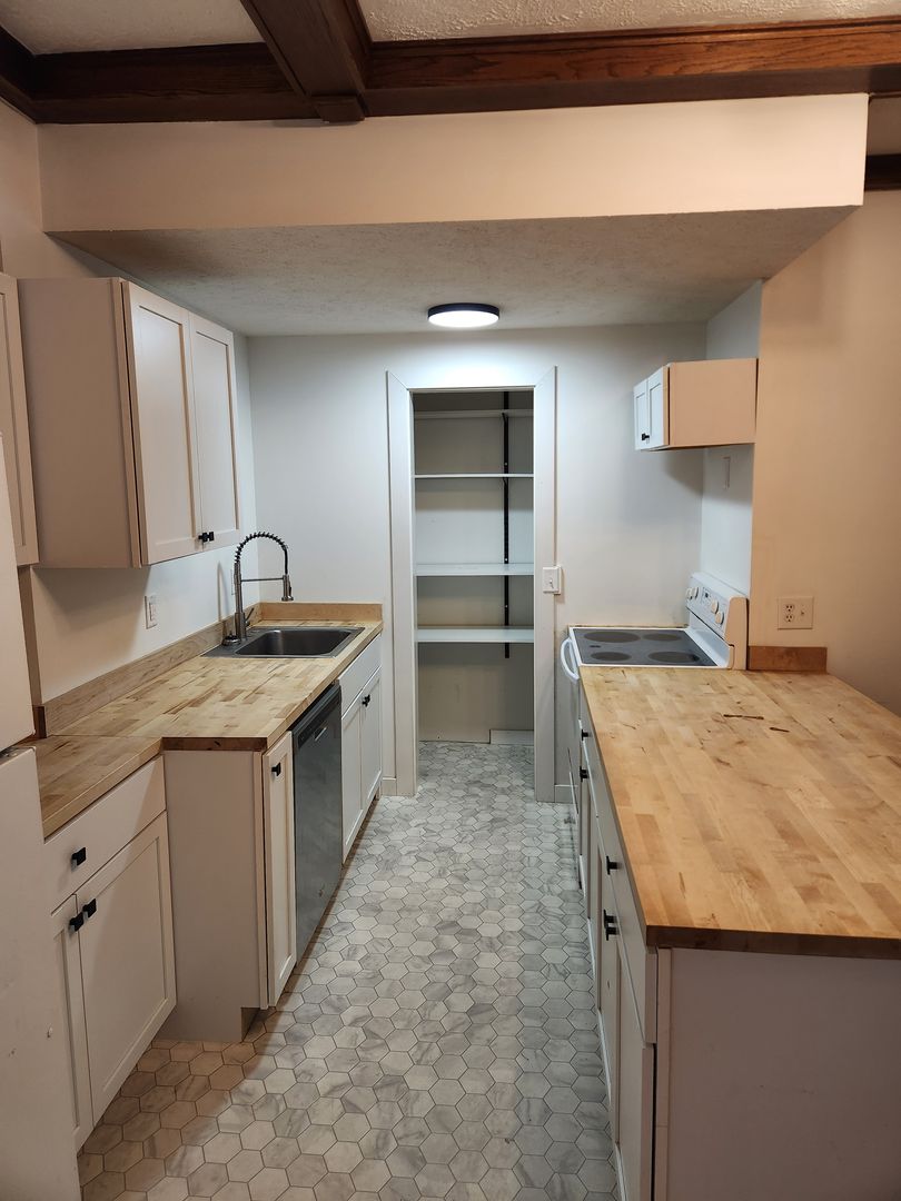 Omaha Apartment: 524 N 50th St.