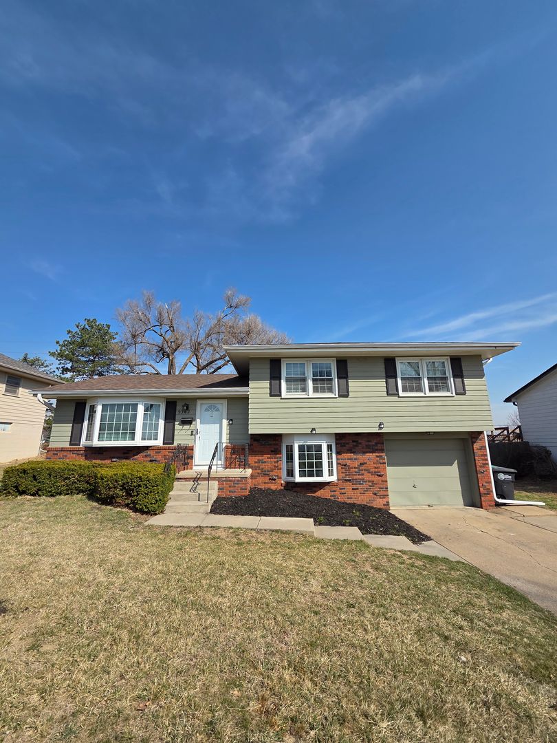 Omaha House: 9342 Corby Street