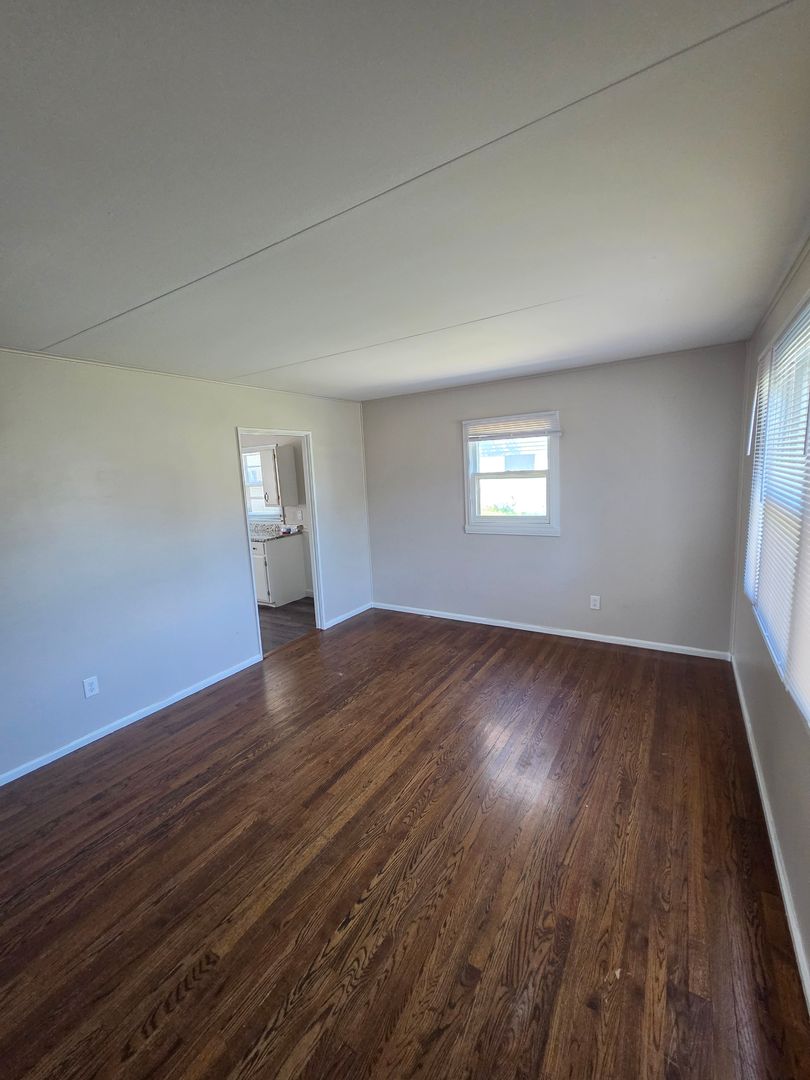 7057 Binney Street 5 of 12