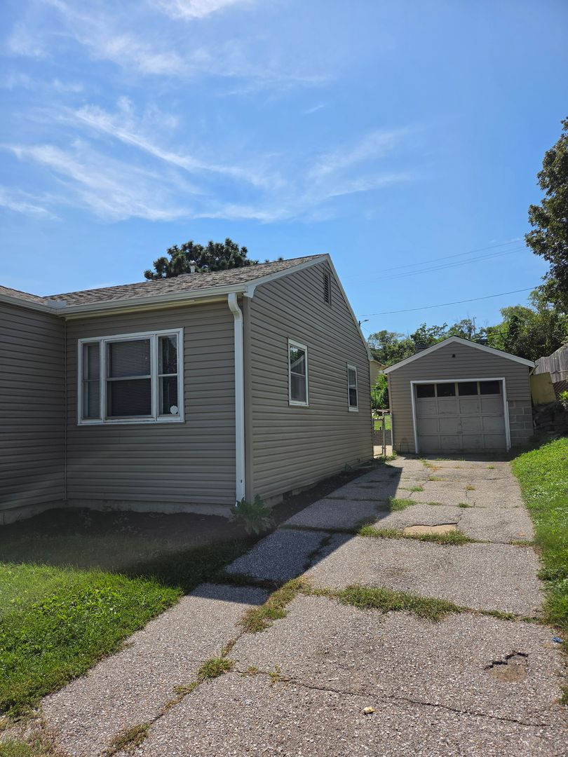 7057 Binney Street 2 of 12