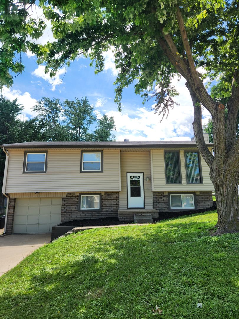 Omaha House: 13715 Birchwood Ave
