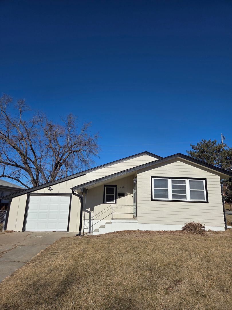 Omaha House: 8342 Parker Ct