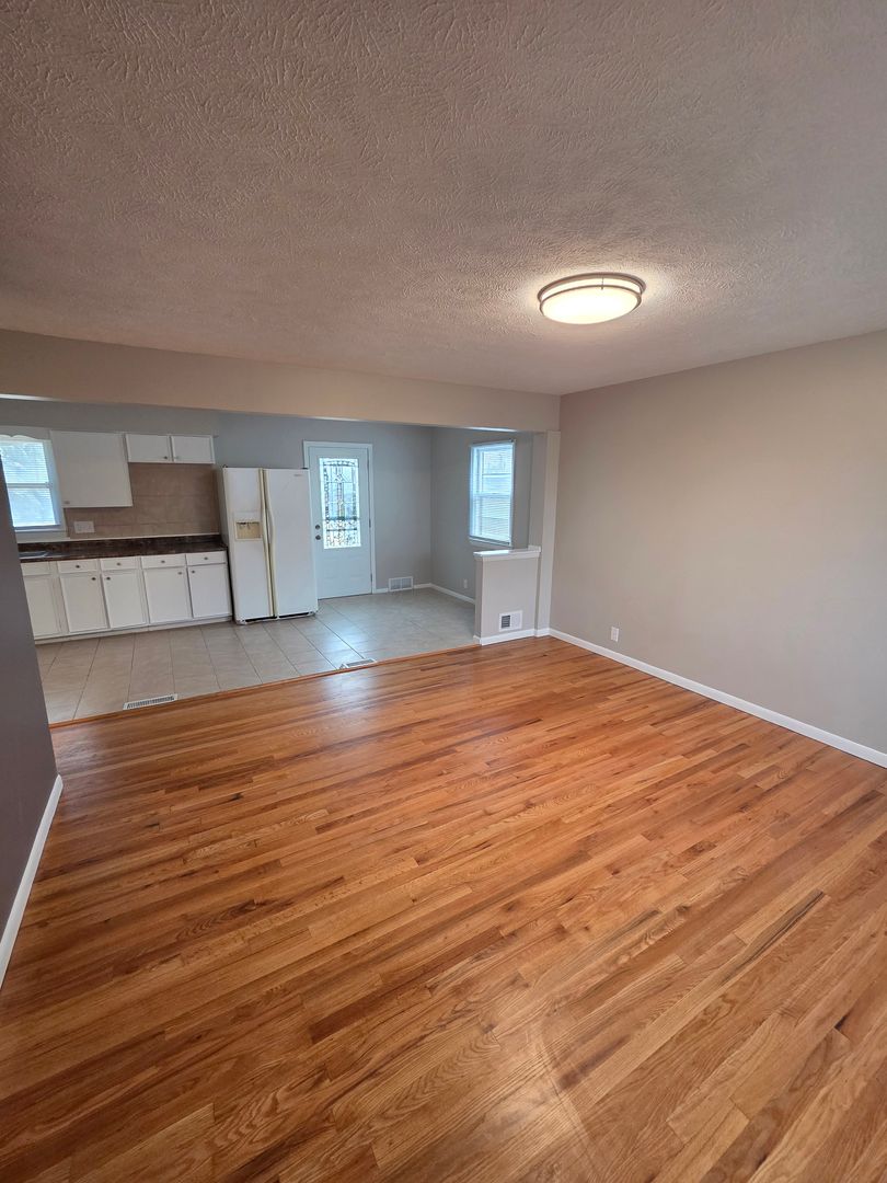 Omaha House: 6080 Ellison Ave