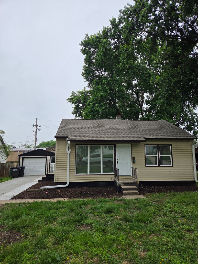 Omaha House: 7725 Webster St.