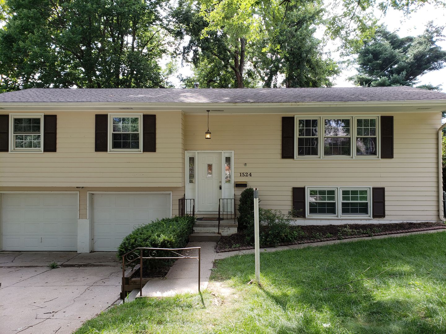 Omaha House: 1524 N 94th Street