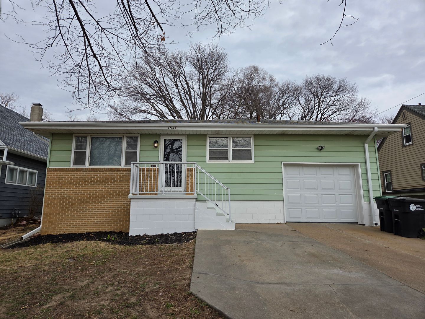 Omaha House: 4844 Hickory Street