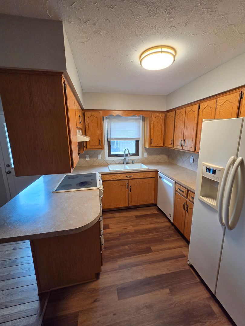 4021 N 95 ST 3 of 8