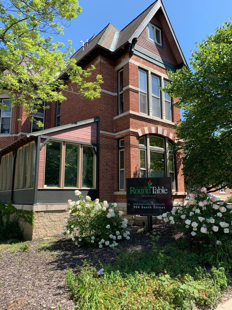 Lafayette Apartment: 904 South St.