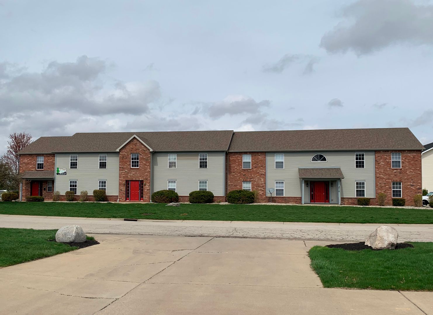 West Lafayette Apartment: 2912, 2916, 2918, 2920 Horizon Dr.