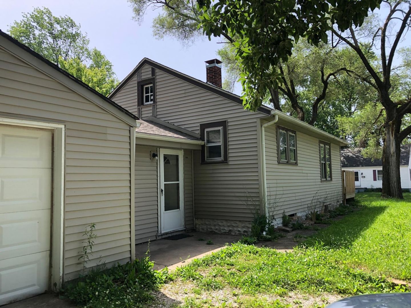 Lafayette House: 102 Owen St.