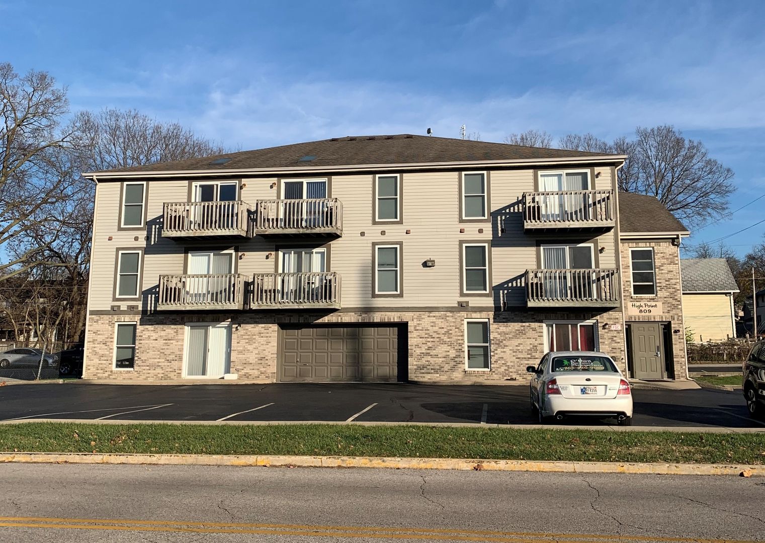 Lafayette Apartment: 809 N 6th St.