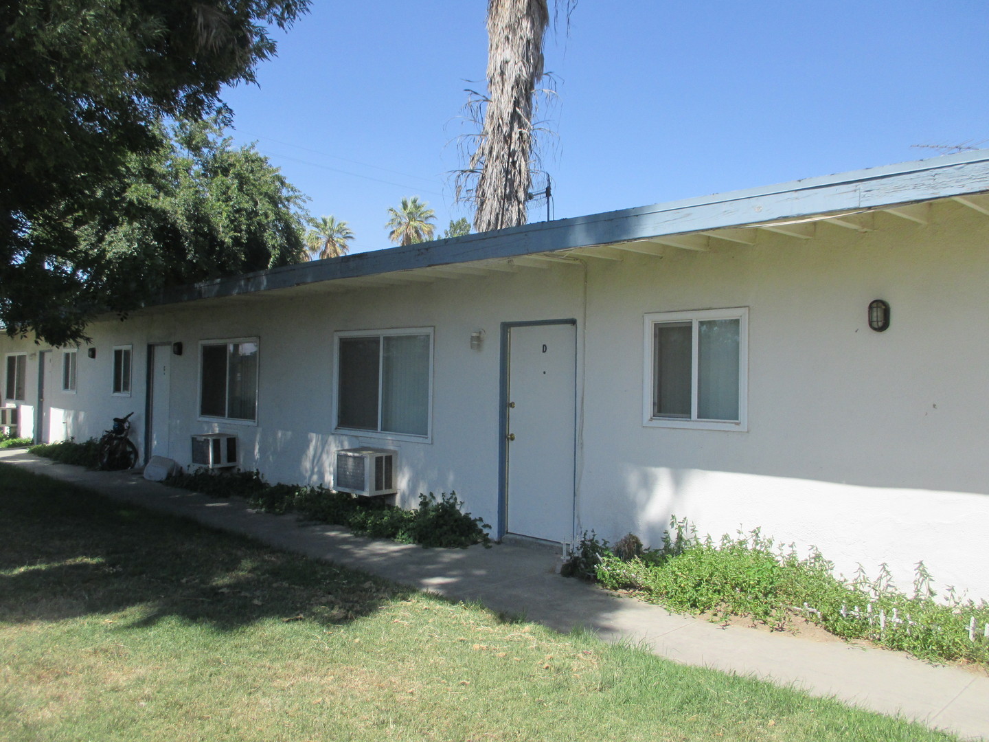 Riverside Apartment: 1170-1180 Villa St.