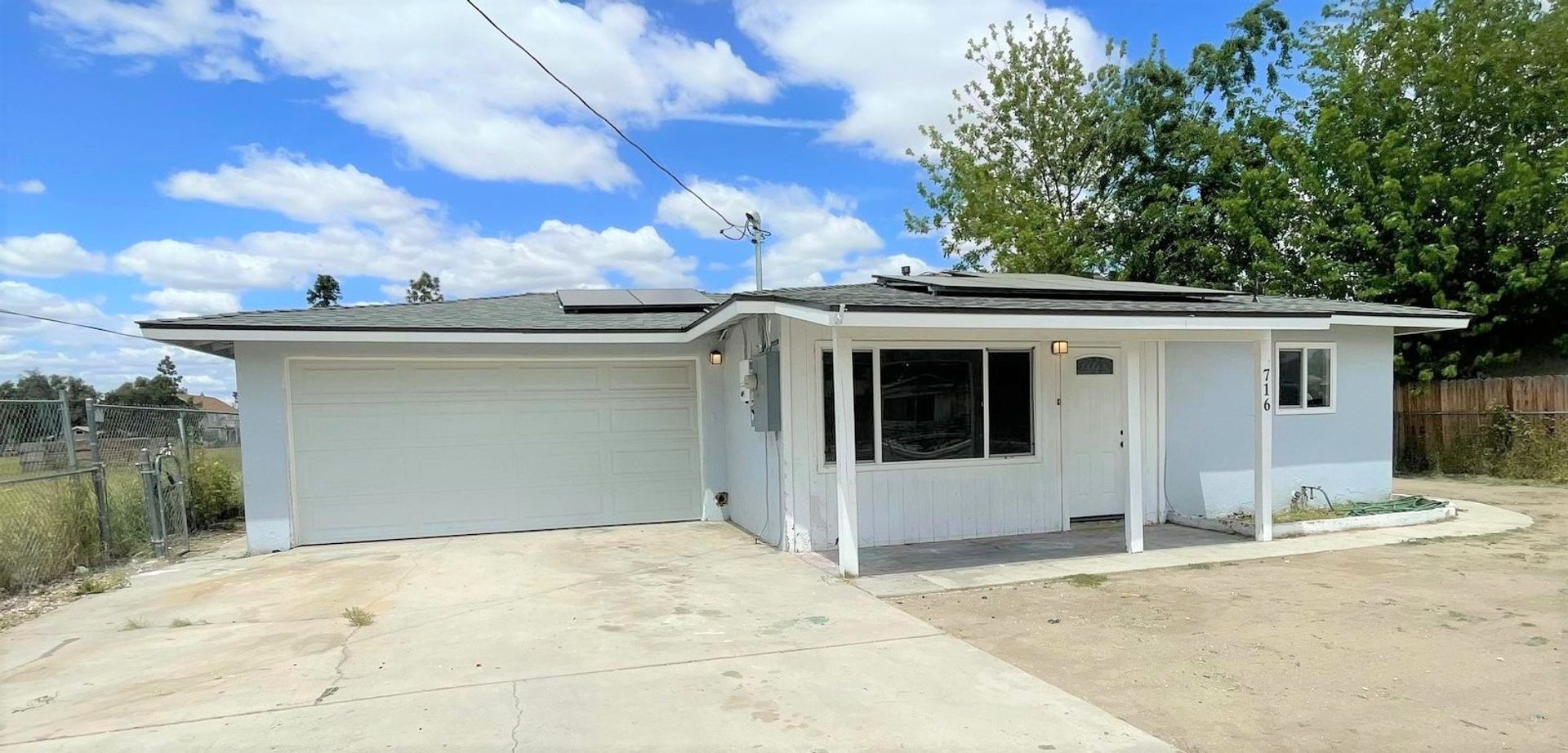 Hemet House: 716 E Mayberry Ave