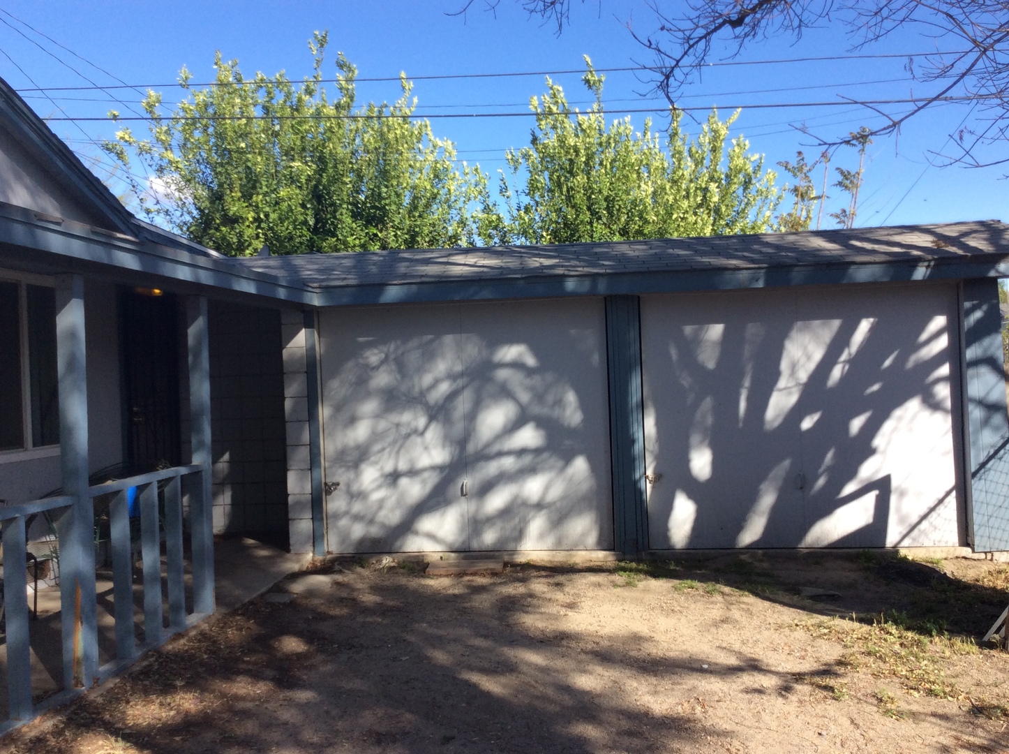 Riverside Apartment: 4006 Mennes Ave.