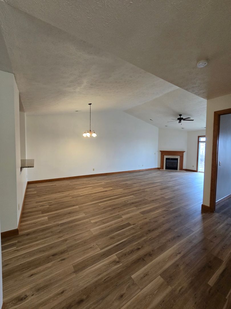 Roscoe Multiplex: 10193-10301 Marblewing Rd