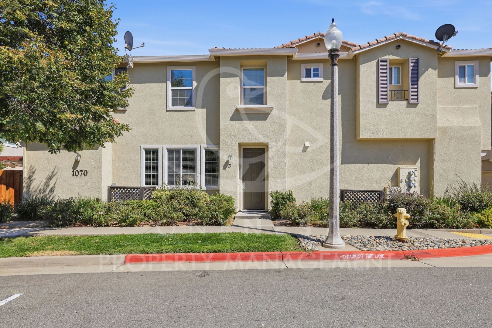 Lincoln House: 1070 Sierra View Circle #3