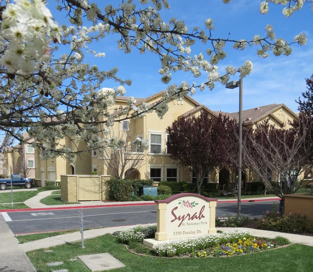 Sacramento House: 5350 Dunlay Dr #313