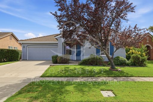charming bungalow-style 3-bedroom, 2-bathroom single-level home in Olivehurst