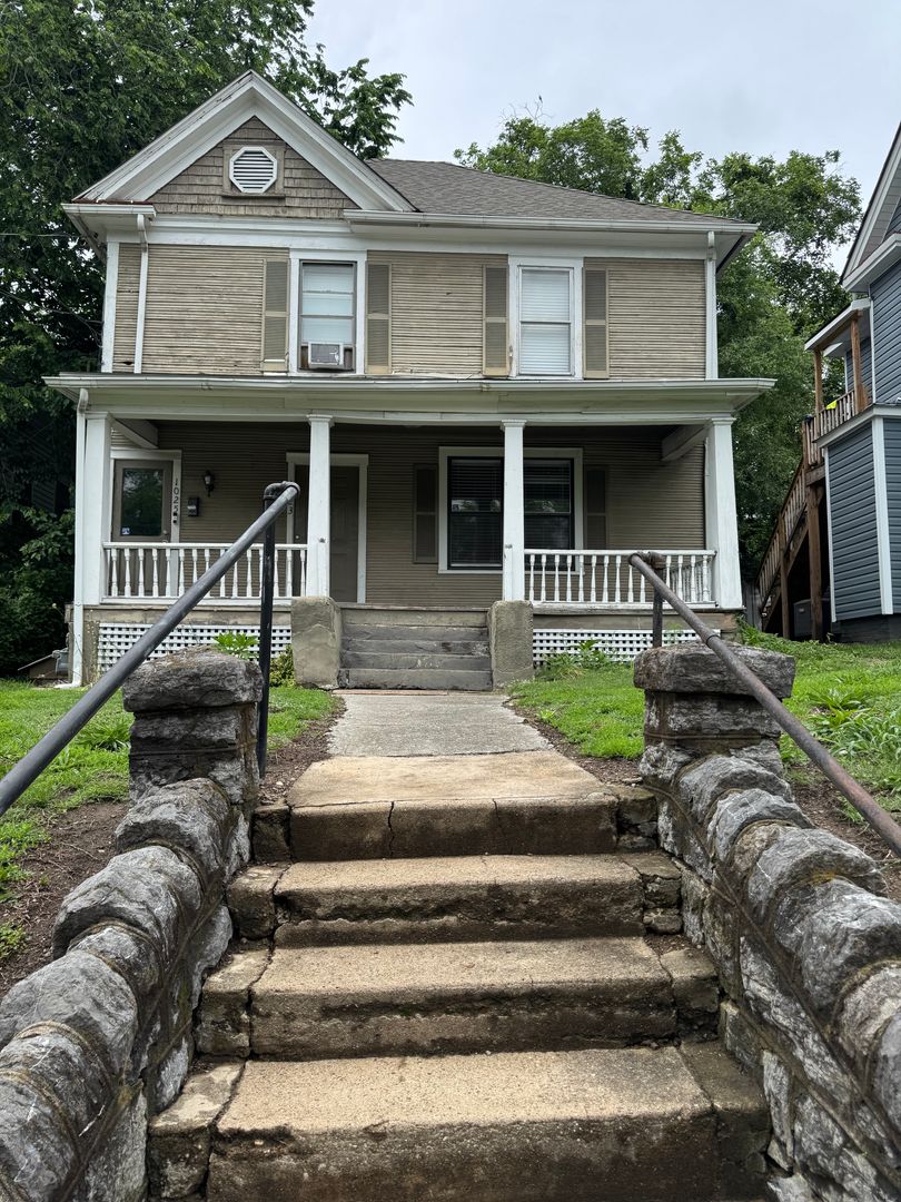 Roanoke Apartment: 1025 Ferdinand Ave SW