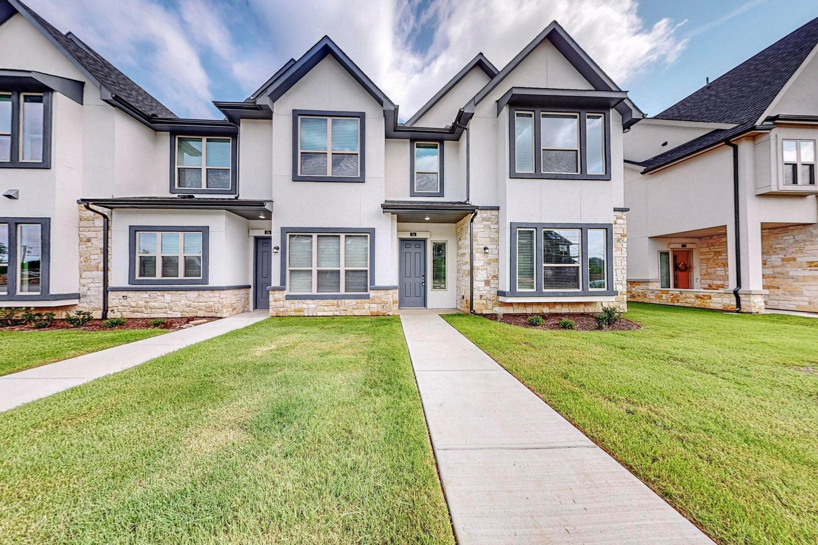 Little Elm Townhome: 237 Mule Deer Mews Dr