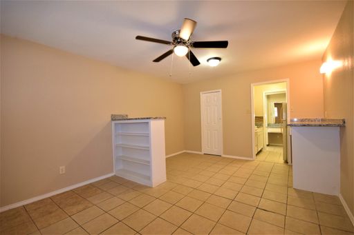 Studio with Separate kitchen,Vanity- $850/month,400sqft -Close to GM Motors and UTA – photo 1