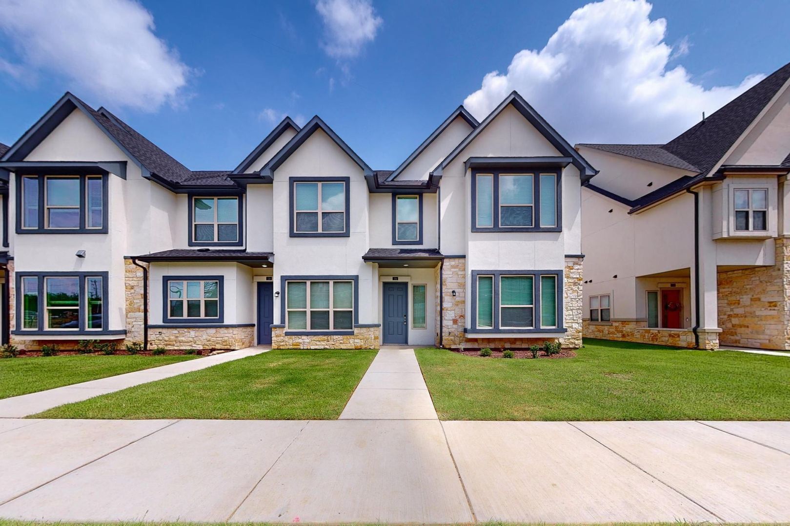 Little Elm Townhome: 369 Mule Deer Mews Dr