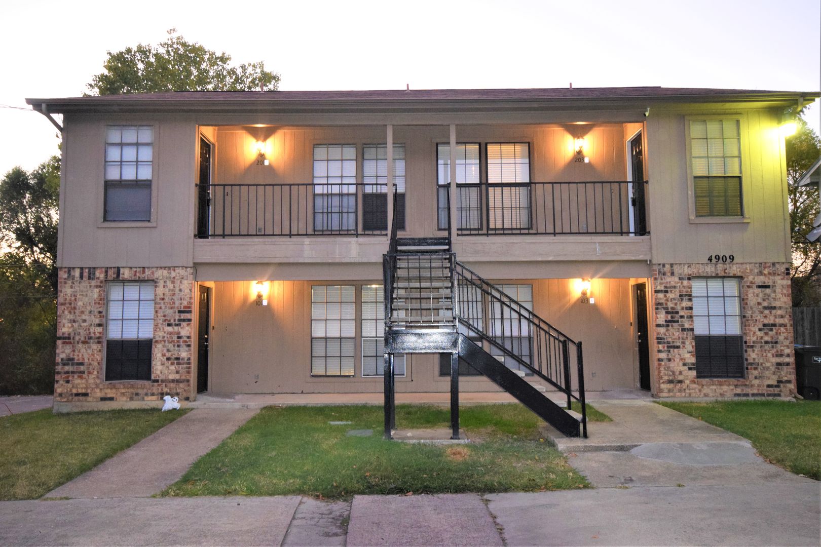 Fortworth Apartment: 4909 Jamesway Road