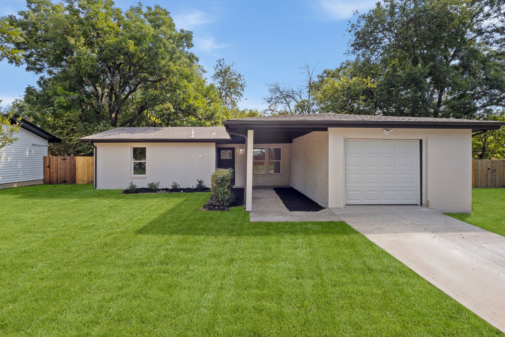 Arlington House: 2818 Holiday Drive